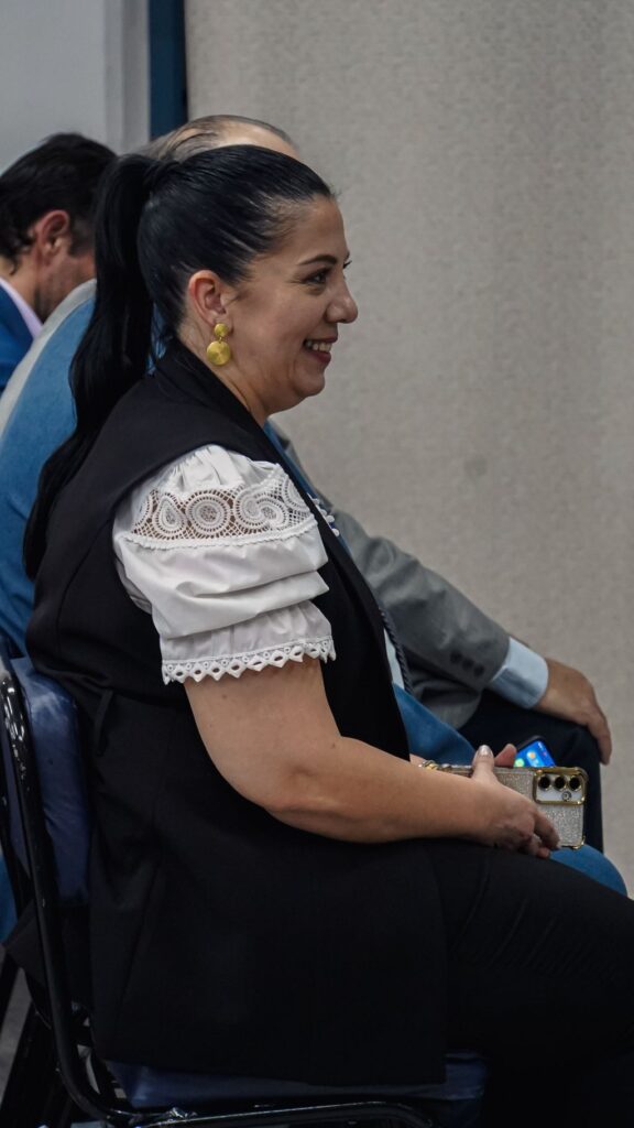 Autoridades de la Universidad Católica, directores de la carrera de Nutrición y miembros de SOCENUT en el estrado del Salón Auditorio I de la FCCAE durante el lanzamiento del VII Congreso de Nutrición UC 2026.